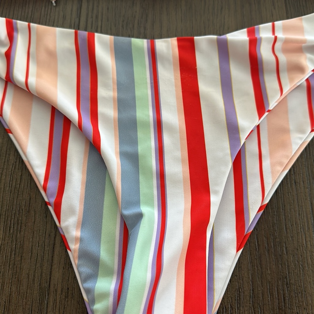 Colorful striped bikini - Picture 2 of 7